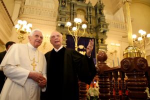 Pope visits Park East Synaogue with Rabbi Schneier